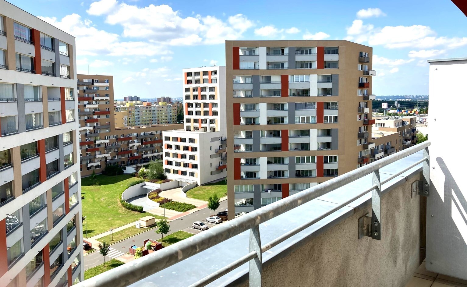 Prodej bytu 1+kk 38 m2 + L (8 m2) + B (5 m2) Mantovská, Praha 15 - Horní Měcholupy