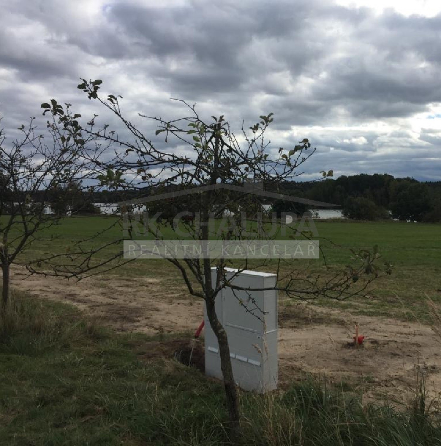 Prodej stavebního pozemku u rybníka Bezdrev, Zálužice, obec Pištín, 2.470 m2